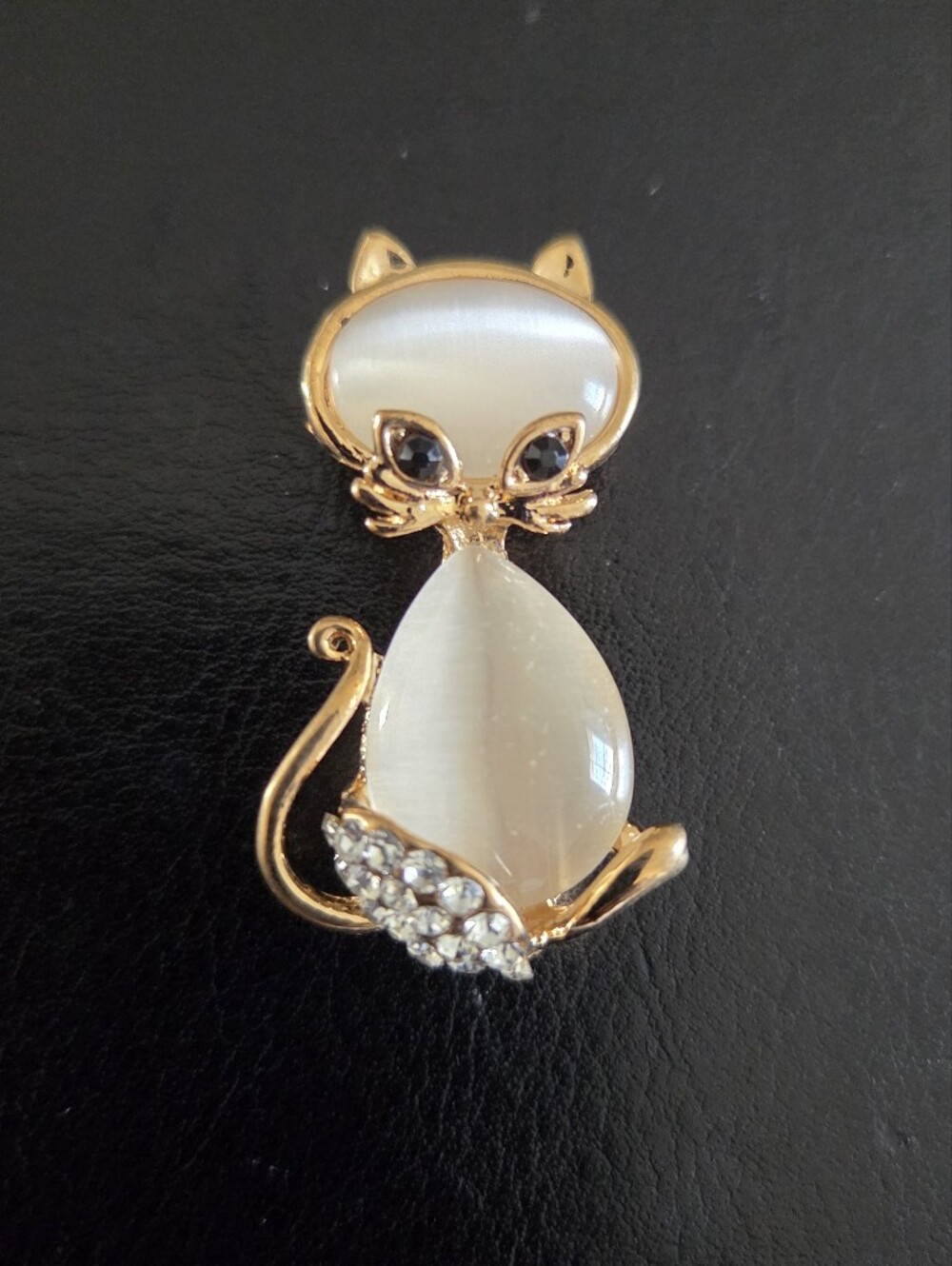 Elegant Gold-Tone White Cat Brooch with Crystal Accent, NIP